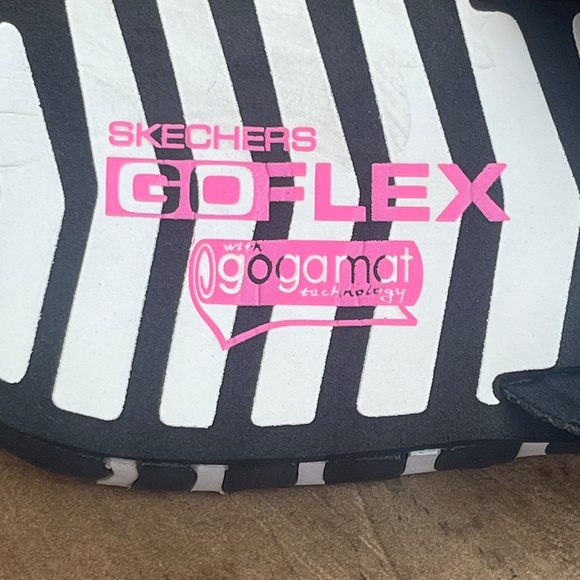 Skechers GoFlex Flexible Flip Flops with Gogamat Technology - Picture 14 of 16